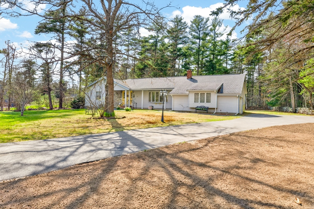 74 Tispaquin, Middleboro, Massachusetts, 3 Bedrooms Bedrooms, 7 Rooms Rooms,2 BathroomsBathrooms,Residential,For Sale,Tispaquin,73502733