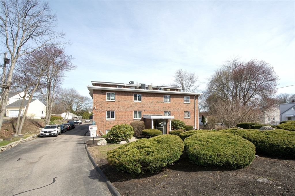 211 West St, Quincy, Massachusetts, 2 Bedrooms Bedrooms, 4 Rooms Rooms,1.5 BathroomsBathrooms,Residential,For Sale,West St,73502677