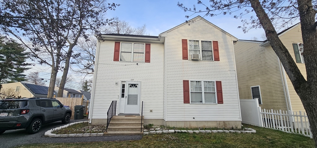 289 Morton St, Springfield, Massachusetts, 3 Bedrooms Bedrooms, 6 Rooms Rooms,1.5 BathroomsBathrooms,Residential,For Sale,Morton St,73502606