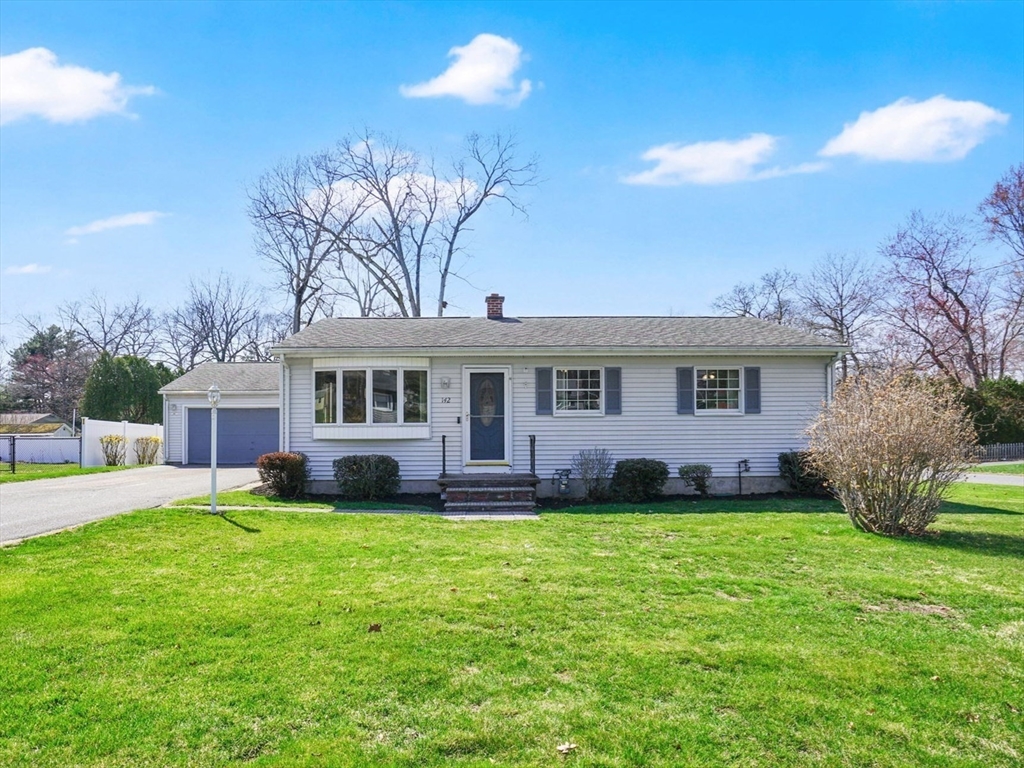 142 Louis Rd, Springfield, Massachusetts, 7 Bedrooms Bedrooms, 11 Rooms Rooms,3 BathroomsBathrooms,Residential,For Sale,Louis Rd,73498112