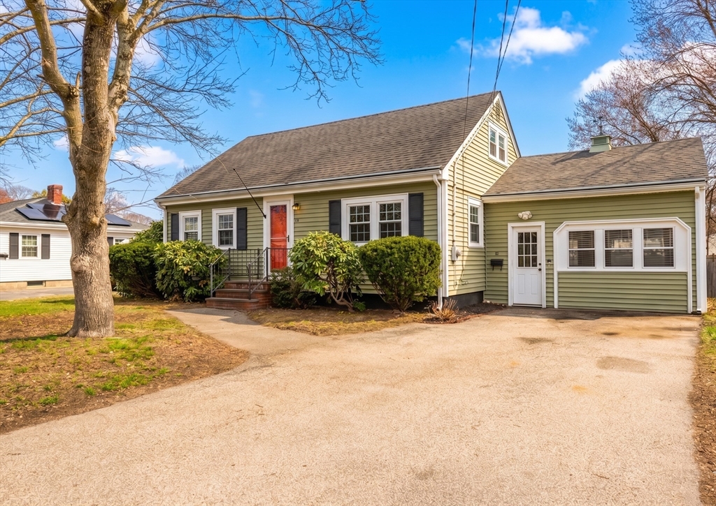 41 Crowell St, Haverhill, Massachusetts, 2 Bedrooms Bedrooms, 4 Rooms Rooms,1 BathroomBathrooms,Residential,For Sale,Crowell St,73502737