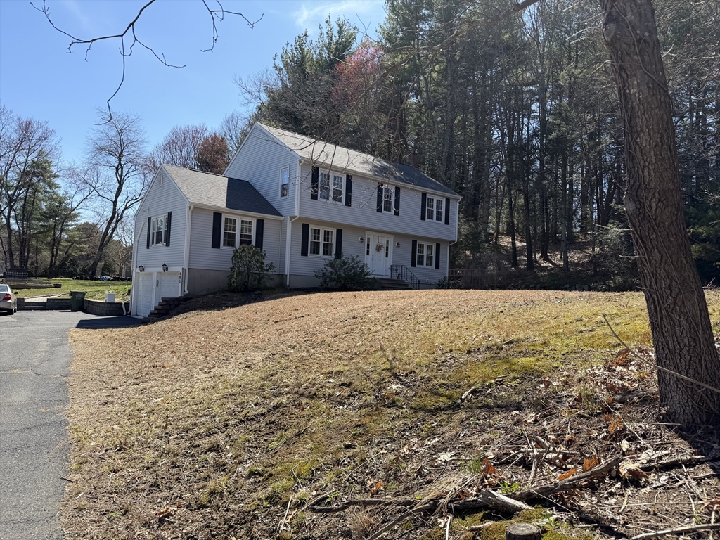 485 Hartford Ave, Uxbridge, Massachusetts, 4 Bedrooms Bedrooms, 9 Rooms Rooms,2.5 BathroomsBathrooms,Residential,For Sale,Hartford Ave,73502394