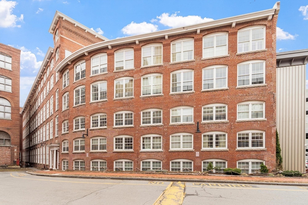 256-C Market St, Lowell, Massachusetts, 1 Bedroom Bedrooms, 3 Rooms Rooms,1 BathroomBathrooms,Residential,For Sale,Market St,73496744