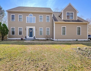 107 Mill St, Franklin, Massachusetts, 4 Bedrooms Bedrooms, 9 Rooms Rooms,2.5 BathroomsBathrooms,Residential,For Sale,Mill St,73502774