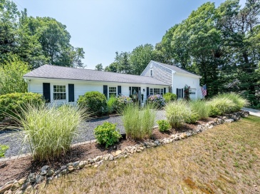 25 Frances Helen Rd, Yarmouth, Massachusetts, 4 Bedrooms Bedrooms, 9 Rooms Rooms,2 BathroomsBathrooms,Residential,For Sale,Frances Helen Rd,73502440