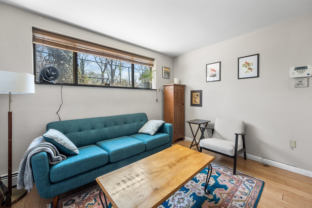 5 Centre St, Cambridge, Massachusetts, 1 Bedroom Bedrooms, 3 Rooms Rooms,1 BathroomBathrooms,Residential,For Sale,Centre St,73502766