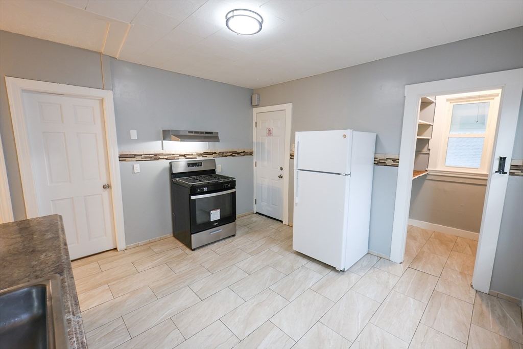 4 Standard Street, Boston, Massachusetts, 3 Bedrooms Bedrooms, 5 Rooms Rooms,1 BathroomBathrooms,Residential Lease,For Rent,Standard Street,73502784