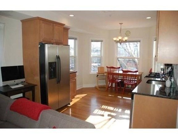 14 Homer Street, Brookline, Massachusetts, 3 Bedrooms Bedrooms, 4 Rooms Rooms,2 BathroomsBathrooms,Residential Lease,For Rent,Homer Street,73502788