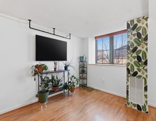 200 Market Street, Lowell, Massachusetts, 2 Bedrooms Bedrooms, 2 Rooms Rooms,1.5 BathroomsBathrooms,Residential,For Sale,Market Street,73502796