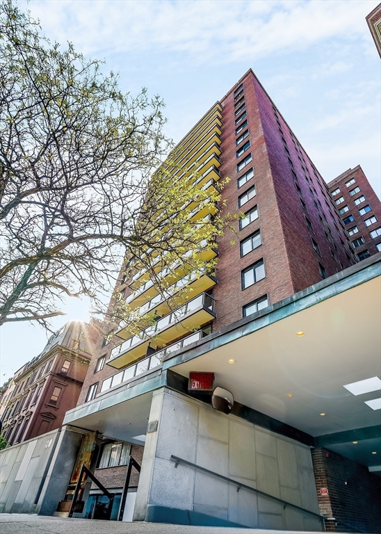 180 Beacon Street, Boston, Massachusetts, 4 Bedrooms Bedrooms, 9 Rooms Rooms,3.5 BathroomsBathrooms,Residential,For Sale,Beacon Street,73502475