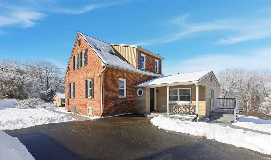 88 Newell St, Chicopee, Massachusetts, 3 Bedrooms Bedrooms, 7 Rooms Rooms,2 BathroomsBathrooms,Residential,For Sale,Newell St,73476518