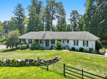 240 Hillside Rd, Southwick, Massachusetts, 4 Bedrooms Bedrooms, 8 Rooms Rooms,3.5 BathroomsBathrooms,Residential,For Sale,Hillside Rd,73434350