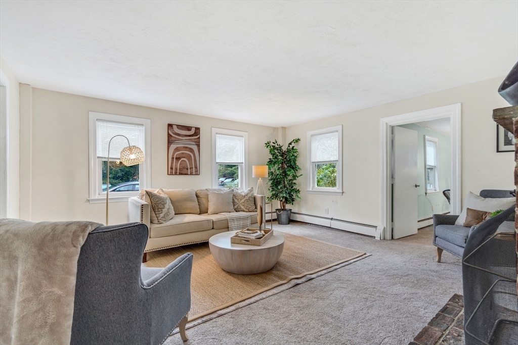 27 Water Street, Concord, Massachusetts, 3 Bedrooms Bedrooms, 8 Rooms Rooms,1.5 BathroomsBathrooms,Residential,For Sale,Water Street,73402012