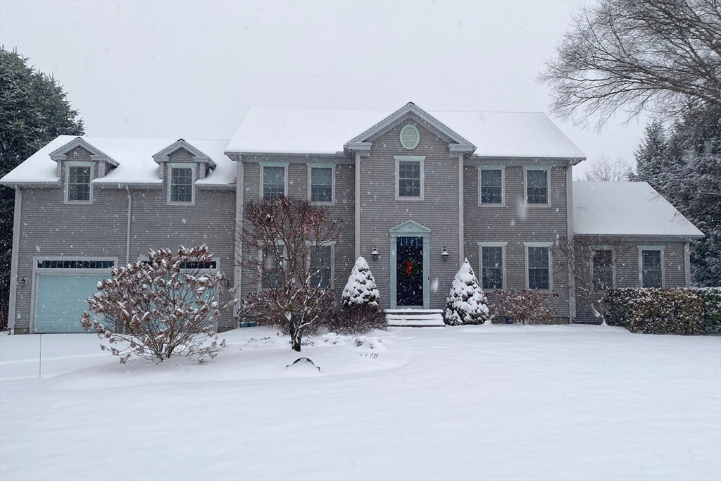 15 Crestview Dr, Deerfield, Massachusetts, 4 Bedrooms Bedrooms, 12 Rooms Rooms,2.5 BathroomsBathrooms,Residential,For Sale,Crestview Dr,73372865