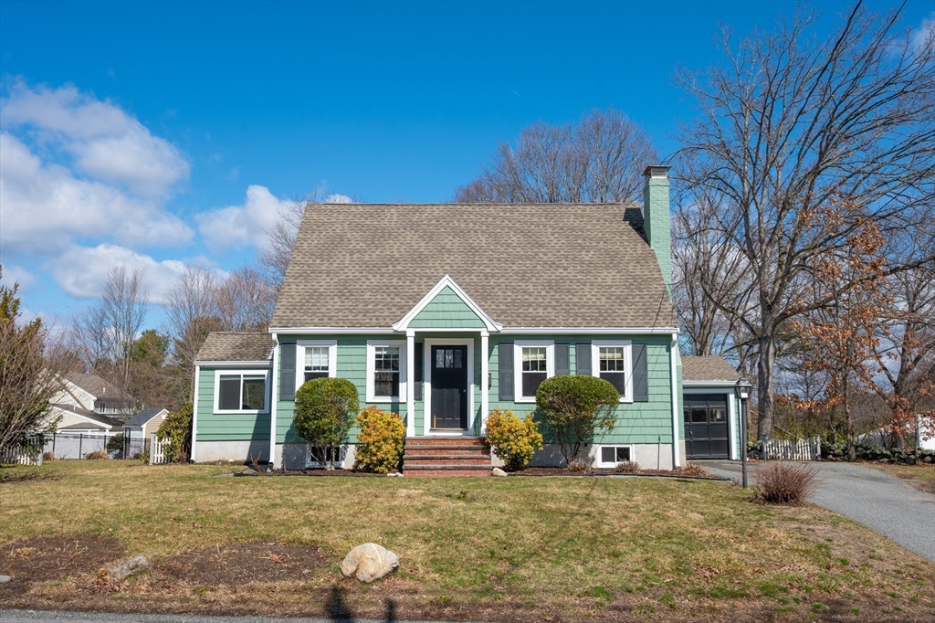 25 Wakefield St, Reading, Massachusetts, 3 Bedrooms Bedrooms, 8 Rooms Rooms,2 BathroomsBathrooms,Residential,For Sale,Wakefield St,73492099