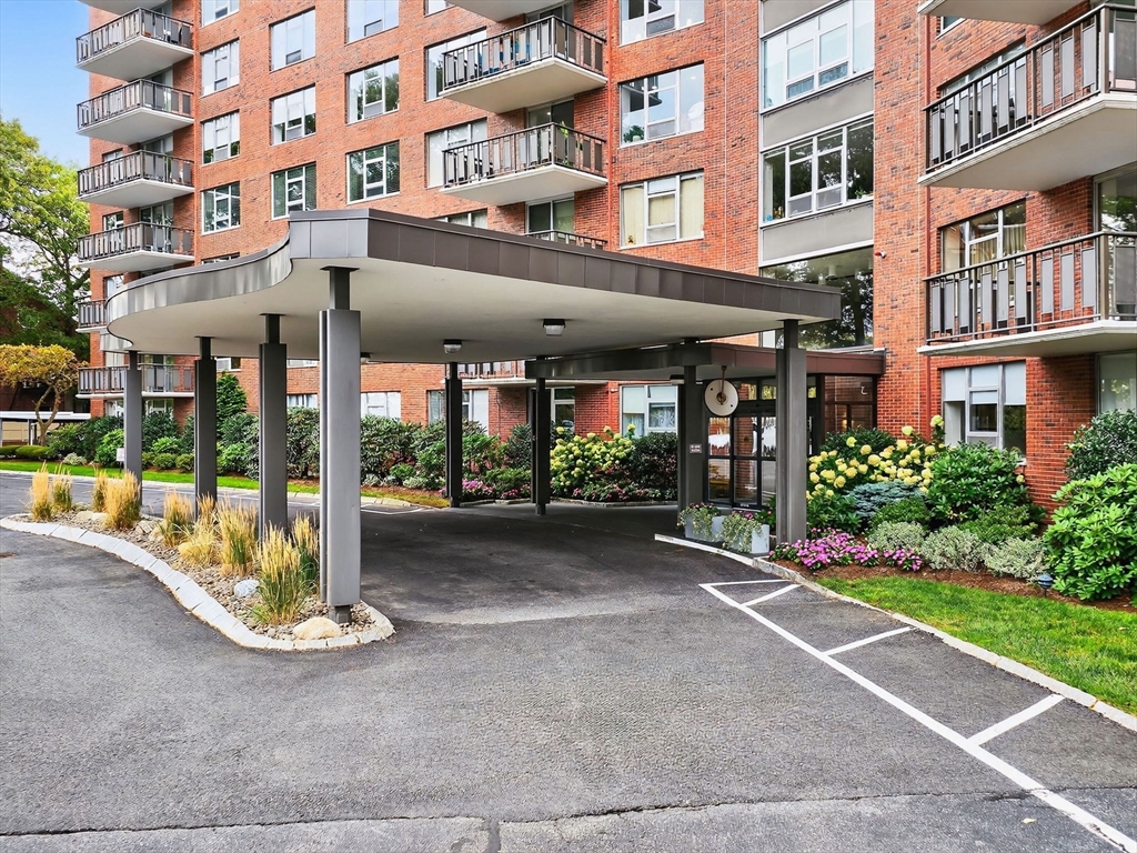280 Boylston St, Newton, Massachusetts, 1 Bedroom Bedrooms, 4 Rooms Rooms,1.5 BathroomsBathrooms,Residential,For Sale,Boylston St,73479770