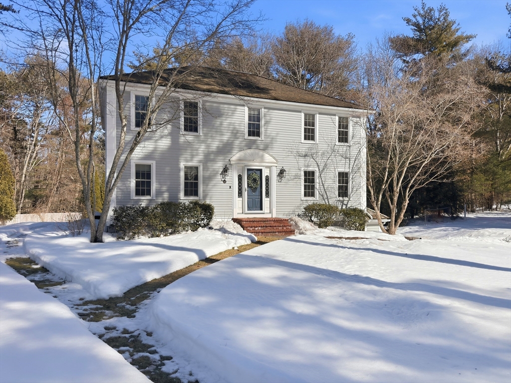 11 Simmons Dr, Duxbury, Massachusetts, 4 Bedrooms Bedrooms, 8 Rooms Rooms,2.5 BathroomsBathrooms,Residential,For Sale,Simmons Dr,73484302
