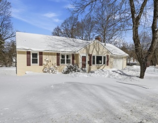 153 Summer Street, Maynard, Massachusetts, 3 Bedrooms Bedrooms, 5 Rooms Rooms,1.5 BathroomsBathrooms,Residential,For Sale,Summer Street,73480402