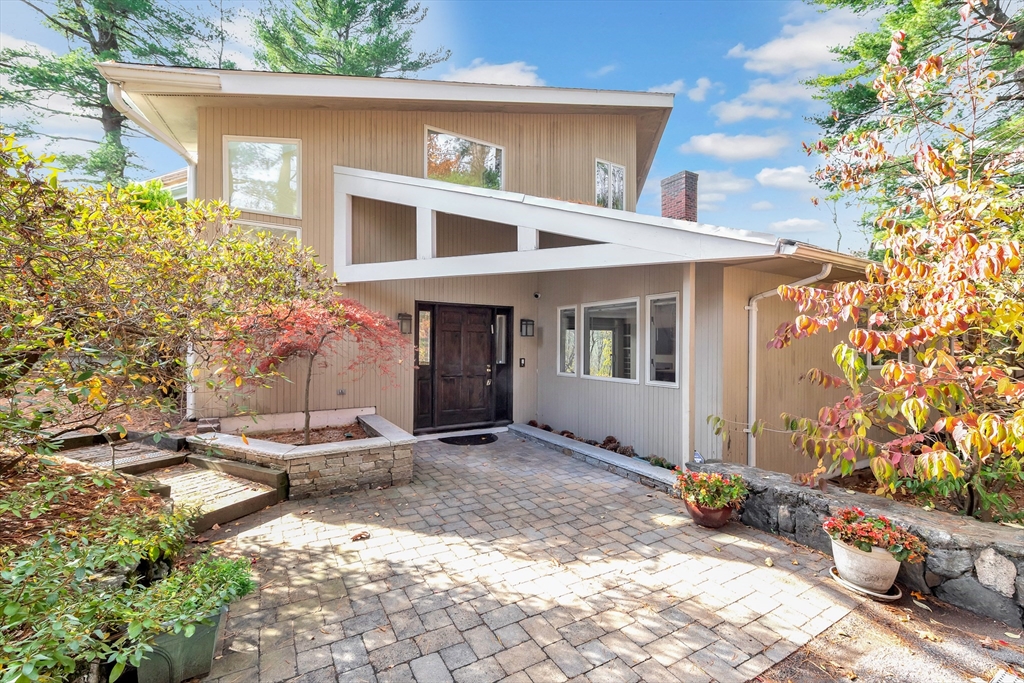 7 Field Rd, Lexington, Massachusetts, 4 Bedrooms Bedrooms, 9 Rooms Rooms,3.5 BathroomsBathrooms,Residential,For Sale,Field Rd,73478792