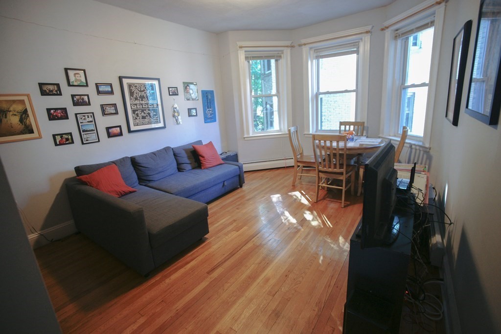 1840 Commonwealth Ave, Boston, Massachusetts, 1 Bedroom Bedrooms, 3 Rooms Rooms,1 BathroomBathrooms,Residential Lease,For Rent,Commonwealth Ave,73493249
