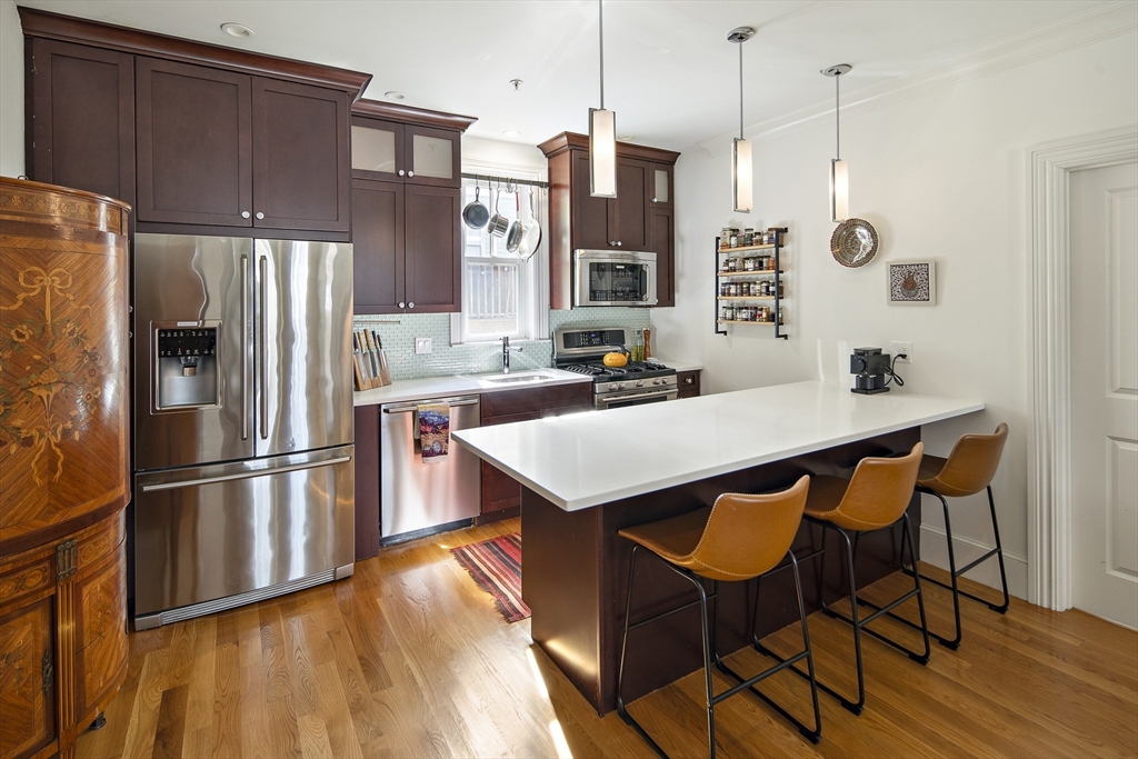 9 Franklin, Boston, Massachusetts, 2 Bedrooms Bedrooms, 3 Rooms Rooms,2 BathroomsBathrooms,Residential Lease,For Rent,Franklin,73494861
