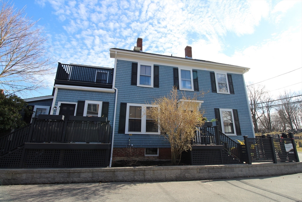 1 Hill St, Newburyport, Massachusetts, 3 Bedrooms Bedrooms, 6 Rooms Rooms,2 BathroomsBathrooms,Residential,For Sale,Hill St,73503016