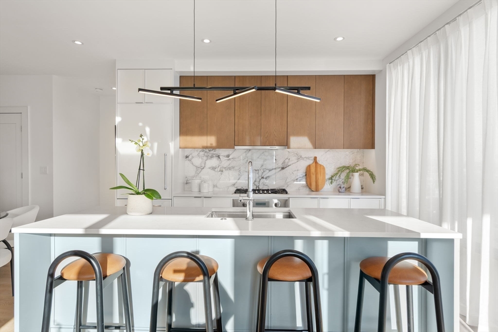 595 Albany Street, Boston, Massachusetts, 2 Bedrooms Bedrooms, 5 Rooms Rooms,2 BathroomsBathrooms,Residential,For Sale,Albany Street,73503044