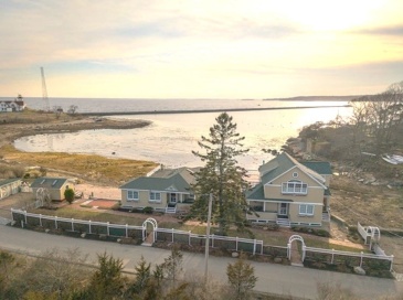 127-131 Eastern Point Blvd, Gloucester, Massachusetts, 5 Bedrooms Bedrooms, 13 Rooms Rooms,2.5 BathroomsBathrooms,Residential,For Sale,Eastern Point Blvd,73503067