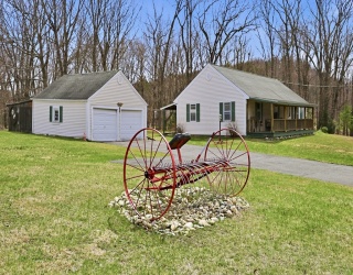 240 Upper Rd, Deerfield, Massachusetts, 3 Bedrooms Bedrooms, 6 Rooms Rooms,1 BathroomBathrooms,Residential,For Sale,Upper Rd,73503064