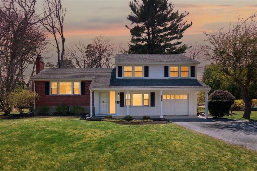 137 Robert Rd, Dedham, Massachusetts, 3 Bedrooms Bedrooms, 7 Rooms Rooms,1.5 BathroomsBathrooms,Residential,For Sale,Robert Rd,73503089