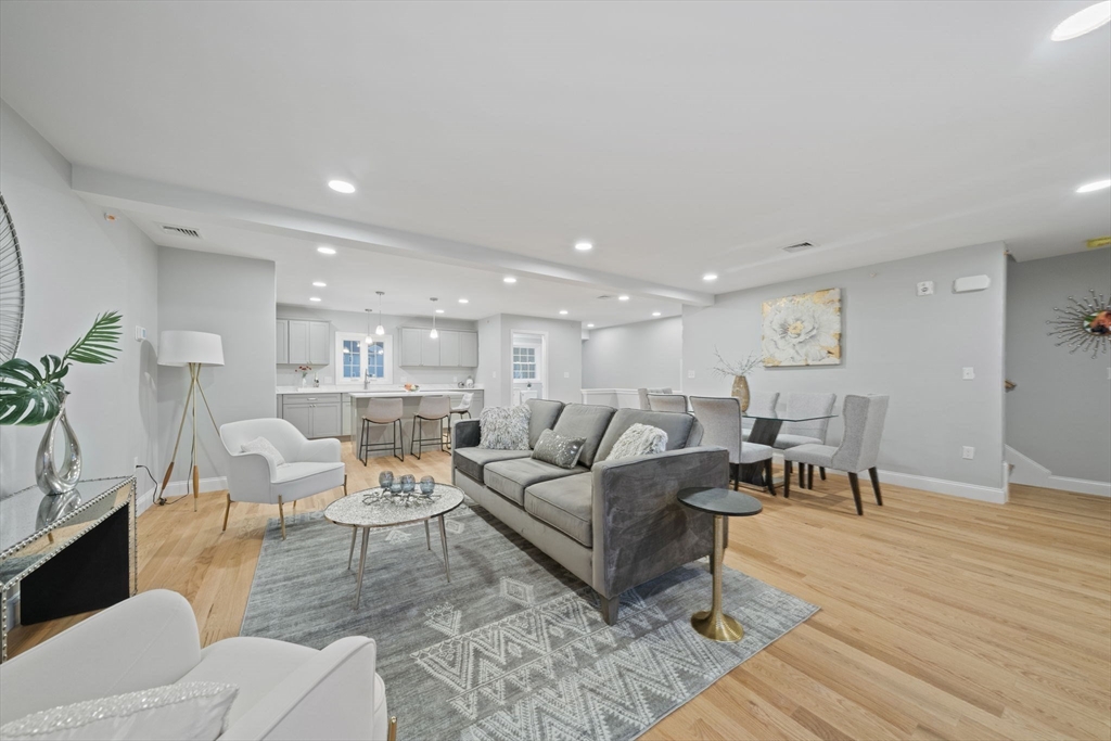 10 Simmonds, Randolph, Massachusetts, 2 Bedrooms Bedrooms, 6 Rooms Rooms,2.5 BathroomsBathrooms,Residential,For Sale,Simmonds,73503079