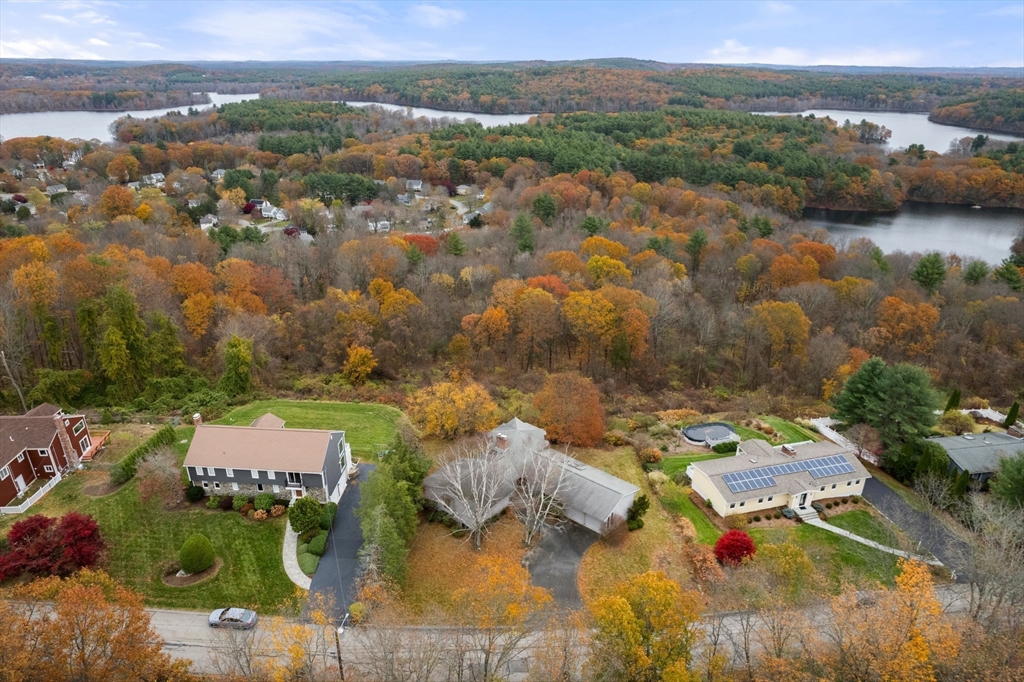 31 Overlook Dr, Southborough, Massachusetts, 4 Bedrooms Bedrooms, 10 Rooms Rooms,3.5 BathroomsBathrooms,Residential,For Sale,Overlook Dr,73503111