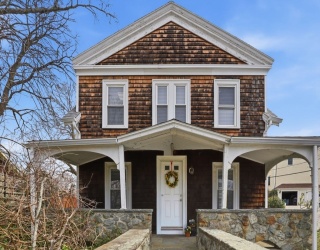 94 Nantasket Ave, Hull, Massachusetts, 4 Bedrooms Bedrooms, 8 Rooms Rooms,2 BathroomsBathrooms,Residential,For Sale,Nantasket Ave,73503139