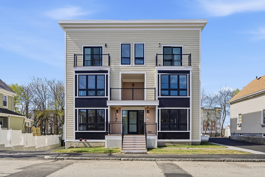 17 Holmes Street, Quincy, Massachusetts, 2 Bedrooms Bedrooms, 5 Rooms Rooms,2 BathroomsBathrooms,Residential,For Sale,Holmes Street,73503276