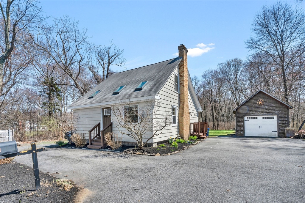 478 Fall River Ave, Seekonk, Massachusetts, 3 Bedrooms Bedrooms, 5 Rooms Rooms,2 BathroomsBathrooms,Residential,For Sale,Fall River Ave,73503278