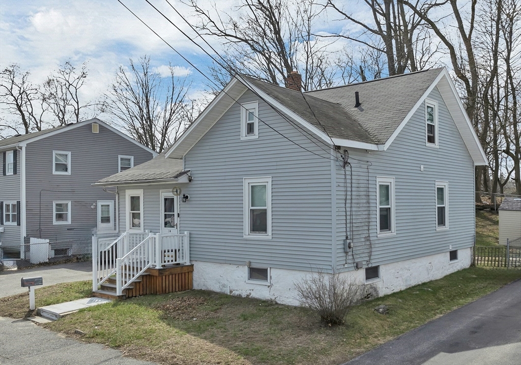 74 Crescent St., Lowell, Massachusetts, 3 Bedrooms Bedrooms, 5 Rooms Rooms,2 BathroomsBathrooms,Residential,For Sale,Crescent St.,73503290