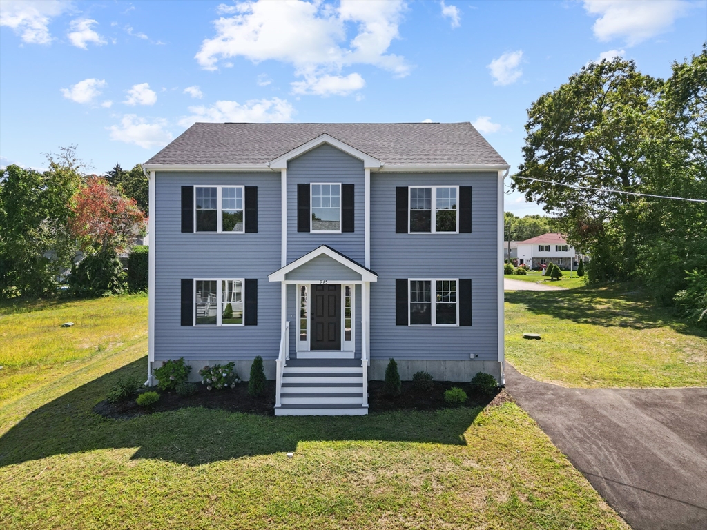 961 Wood St, Fall River, Massachusetts, 3 Bedrooms Bedrooms, 3 Rooms Rooms,2.5 BathroomsBathrooms,Residential,For Sale,Wood St,73503299