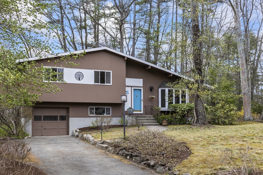 5 Winter Street, Sudbury, Massachusetts, 3 Bedrooms Bedrooms, 8 Rooms Rooms,1.5 BathroomsBathrooms,Residential,For Sale,Winter Street,73503266