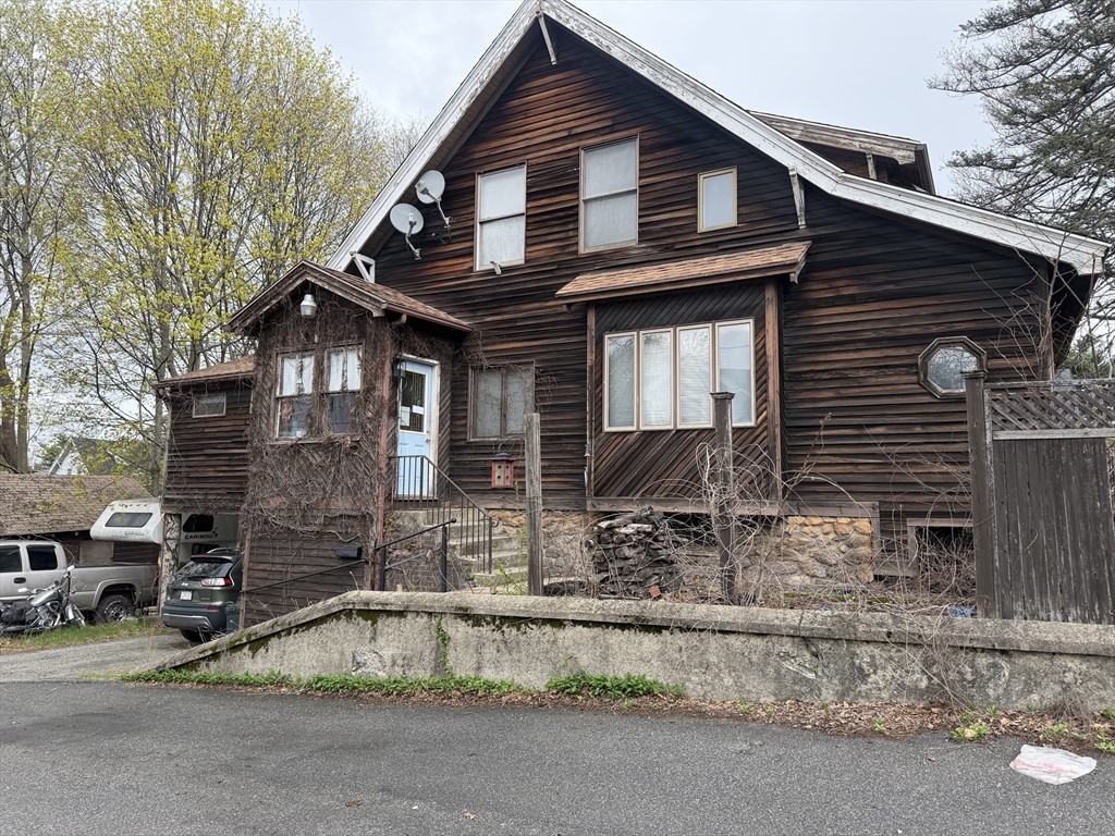 621 Sunderland Rd, Worcester, Massachusetts, 4 Bedrooms Bedrooms, 7 Rooms Rooms,2.5 BathroomsBathrooms,Residential,For Sale,Sunderland Rd,73503329