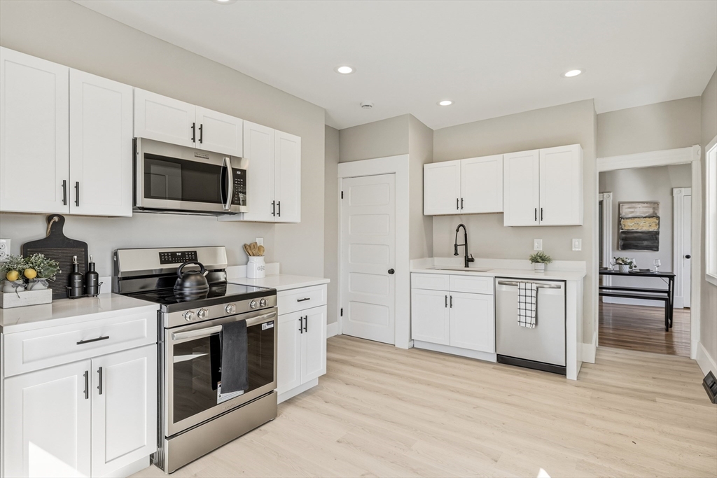 108-110 Northampton Ave, Springfield, Massachusetts, 9 Bedrooms Bedrooms, 14 Rooms Rooms,2.5 BathroomsBathrooms,Residential Income,For Sale,Northampton Ave,73503327