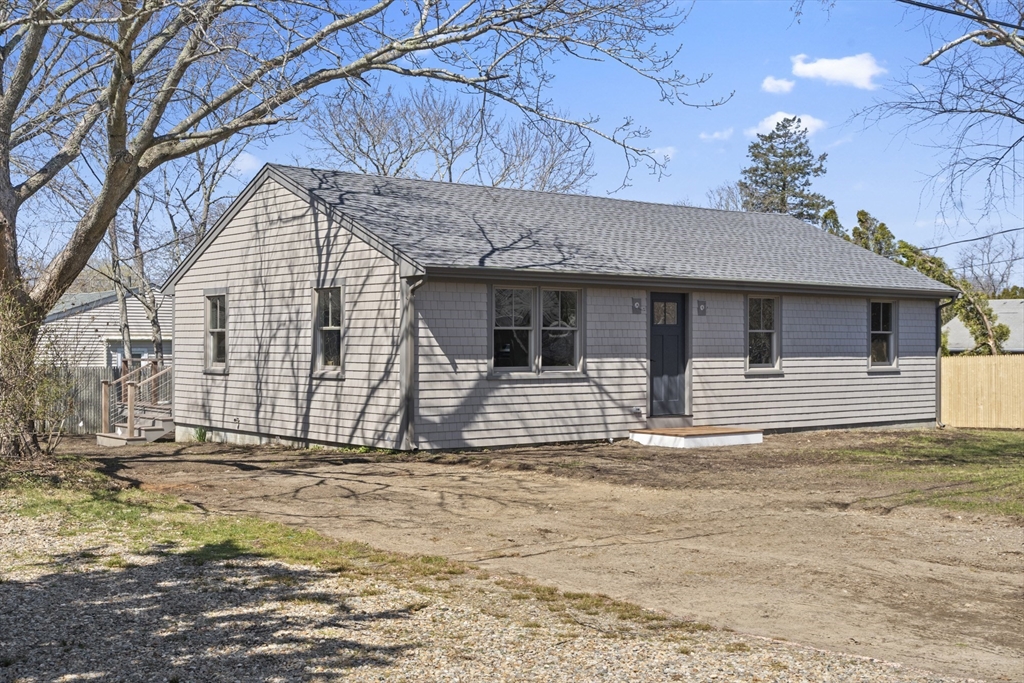 10 Winthrop Avenue, Oak Bluffs, Massachusetts, 3 Bedrooms Bedrooms, 5 Rooms Rooms,2 BathroomsBathrooms,Residential,For Sale,Winthrop Avenue,73503165