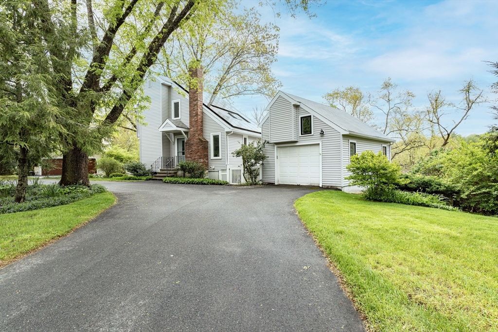 100 Bridge St, Medfield, Massachusetts, 3 Bedrooms Bedrooms, 6 Rooms Rooms,2 BathroomsBathrooms,Residential Lease,For Rent,Bridge St,73503190