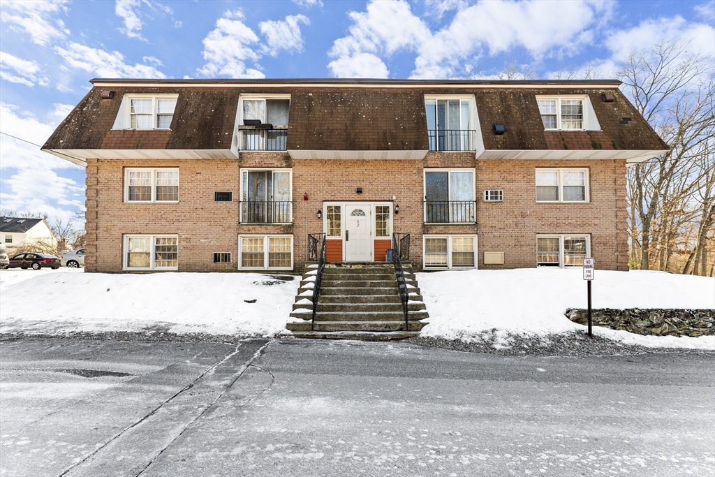 82 Boylston Ln, Lowell, Massachusetts, 2 Bedrooms Bedrooms, 4 Rooms Rooms,1 BathroomBathrooms,Residential Lease,For Rent,Boylston Ln,73503196