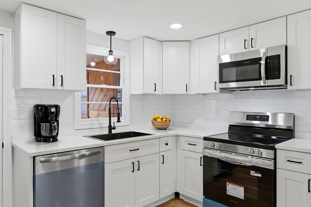 16 Bagley Rd, Holbrook, Massachusetts, 2 Bedrooms Bedrooms, 5 Rooms Rooms,1.5 BathroomsBathrooms,Residential,For Sale,Bagley Rd,73503138