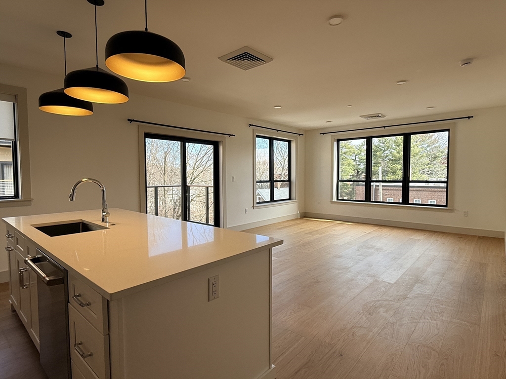 1025 Massachusetts Ave, Arlington, Massachusetts, 2 Bedrooms Bedrooms, 3 Rooms Rooms,2 BathroomsBathrooms,Residential Lease,For Rent,Massachusetts Ave,73475275
