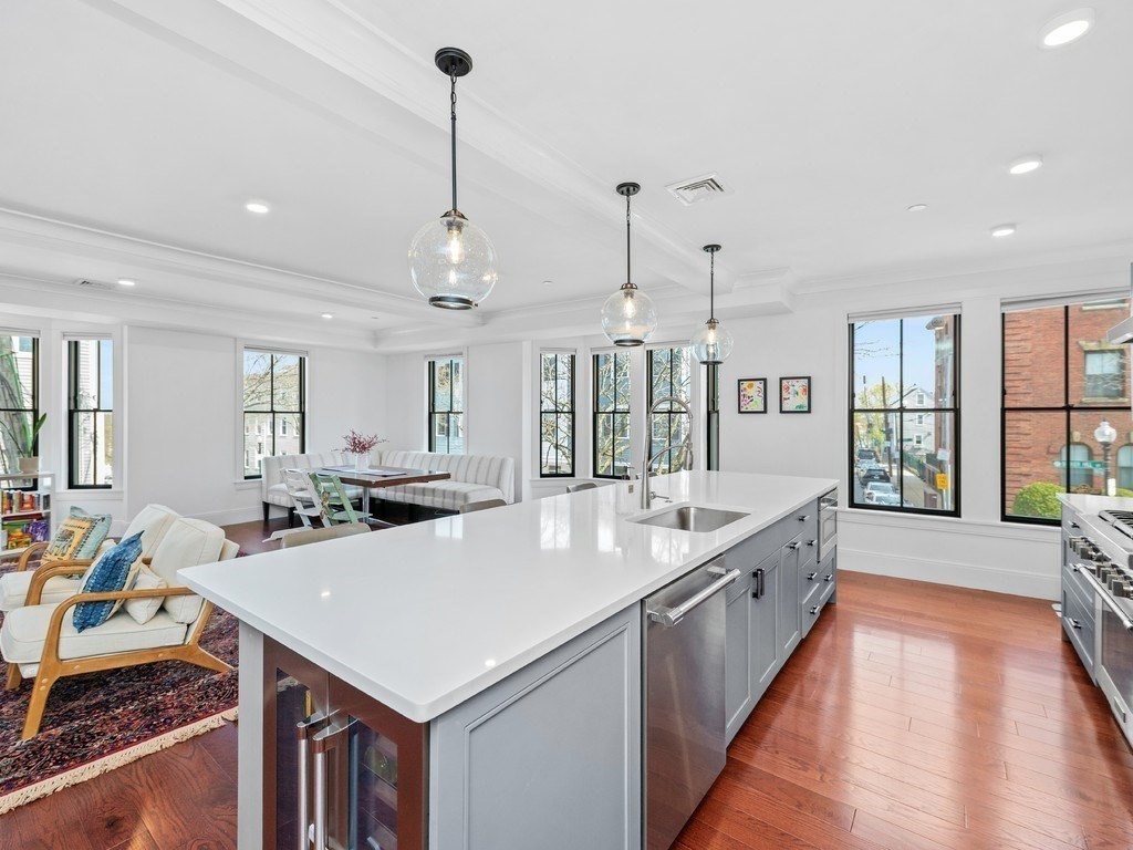 324 Bunker Hill Street, Boston, Massachusetts, 3 Bedrooms Bedrooms, 6 Rooms Rooms,3 BathroomsBathrooms,Residential,For Sale,Bunker Hill Street,73503116