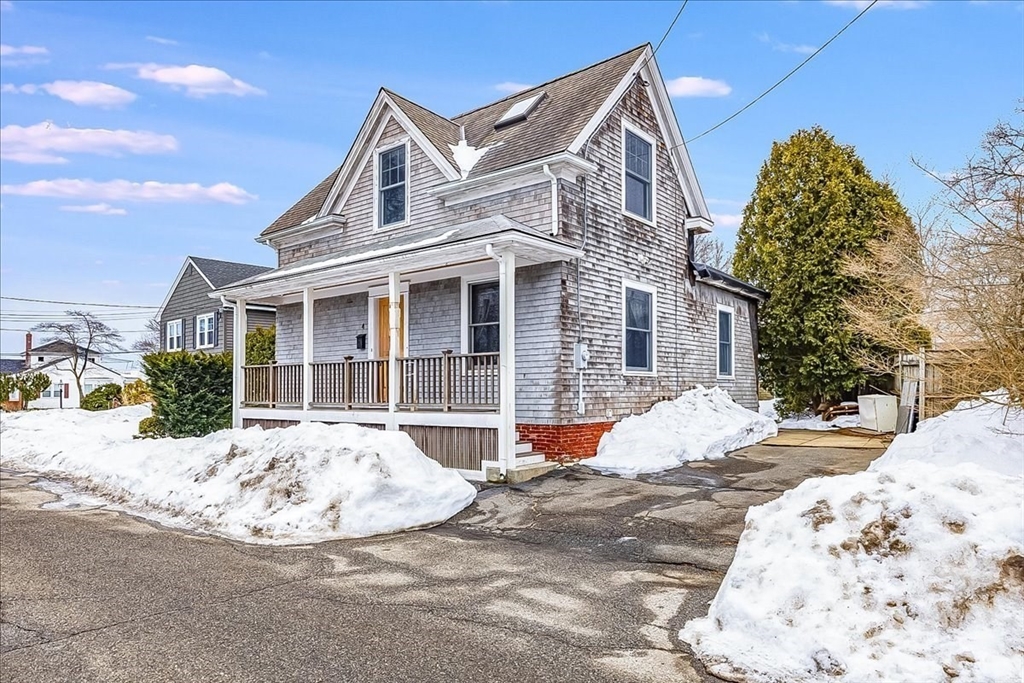 4 Fairview Road, Salem, Massachusetts, 1 Bedroom Bedrooms, 4 Rooms Rooms,2 BathroomsBathrooms,Residential,For Sale,Fairview Road,73479561