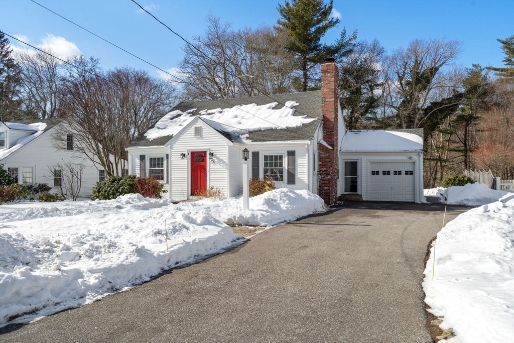 55 Lake Shore Drive, Westwood, Massachusetts, 4 Bedrooms Bedrooms, 10 Rooms Rooms,2 BathroomsBathrooms,Residential,For Sale,Lake Shore Drive,73474980