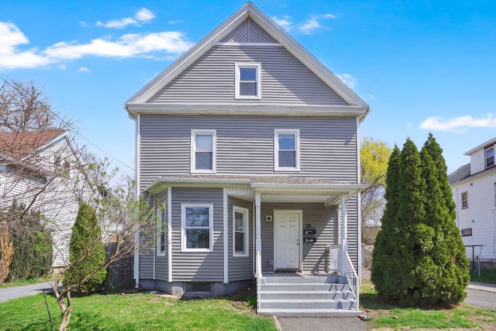 38 Whitman St, Chicopee, Massachusetts, 6 Bedrooms Bedrooms, 12 Rooms Rooms,2 BathroomsBathrooms,Residential Income,For Sale,Whitman St,73503246