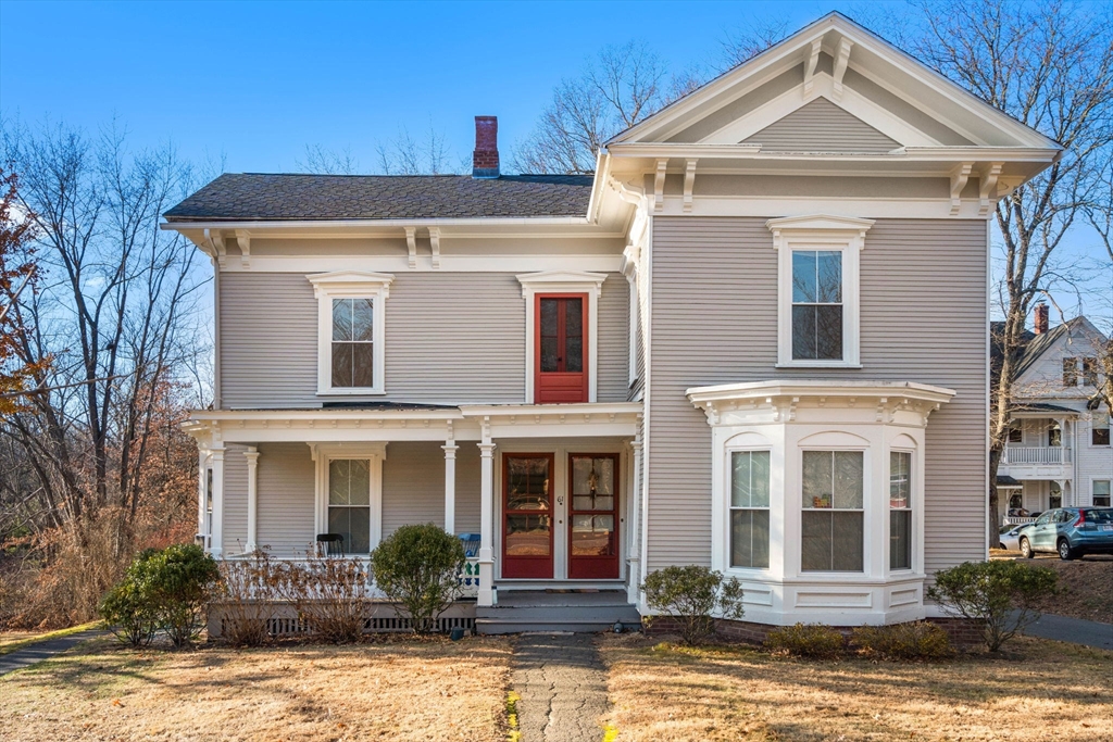 61 College St, South Hadley, Massachusetts, 2 Bedrooms Bedrooms, 2 Rooms Rooms,1 BathroomBathrooms,Residential Lease,For Rent,College St,73466988